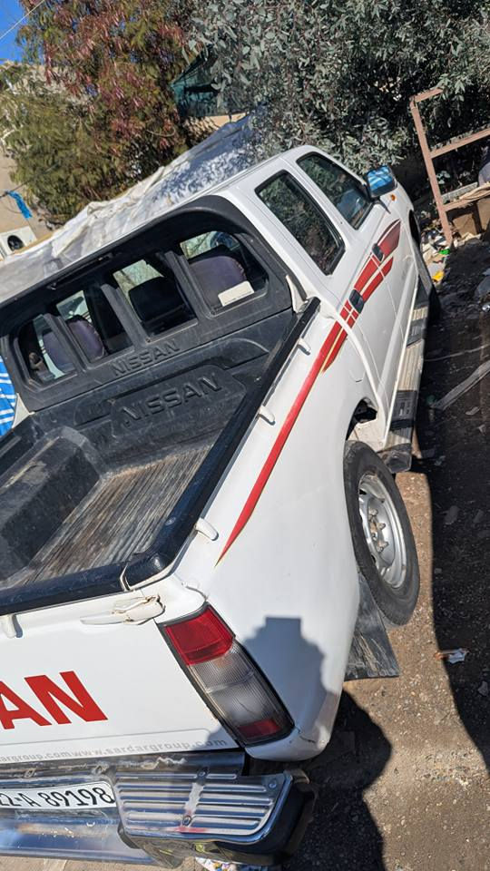 نیسان پیکاب دەبل قەمەرە
مودیل ٢٠١٠
سەنەوی هەززە نوێیە
بێ پارچە گۆڕین
پشت و پێشی لێدراوی نیە 
دووپارچە ساردەکوتی هەیە
یەک دەستە لەسەرەتاوە
بەناوی خۆمانە
*********** أربيل, العراق
