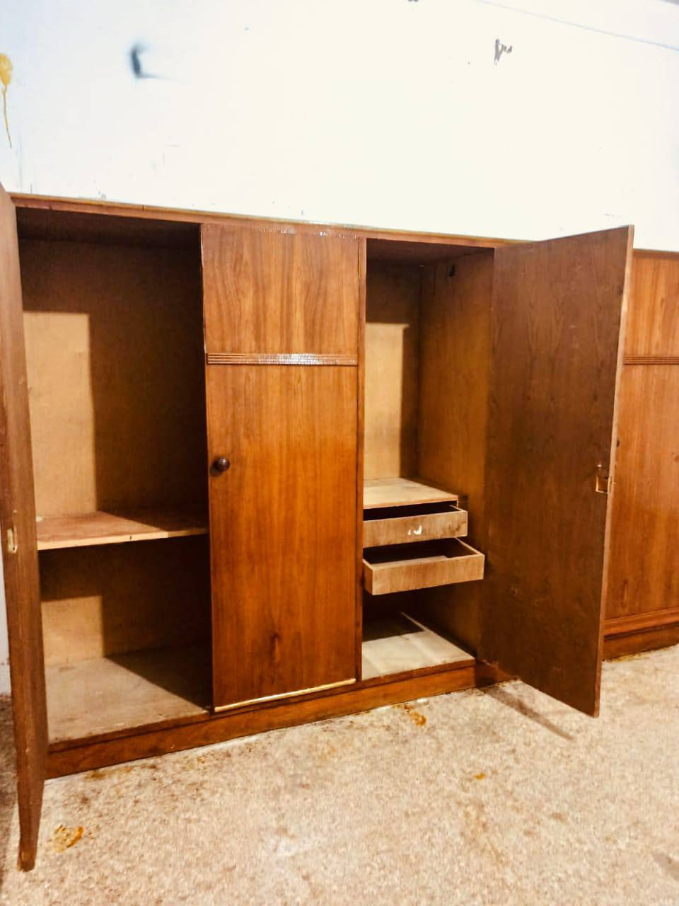 السلام عليكم كناتير+ بوفيات ...شرط صاج مصبوغات كاملات..+ديوان  جديد..شراي يتصل ***********...اكو توصيل..
