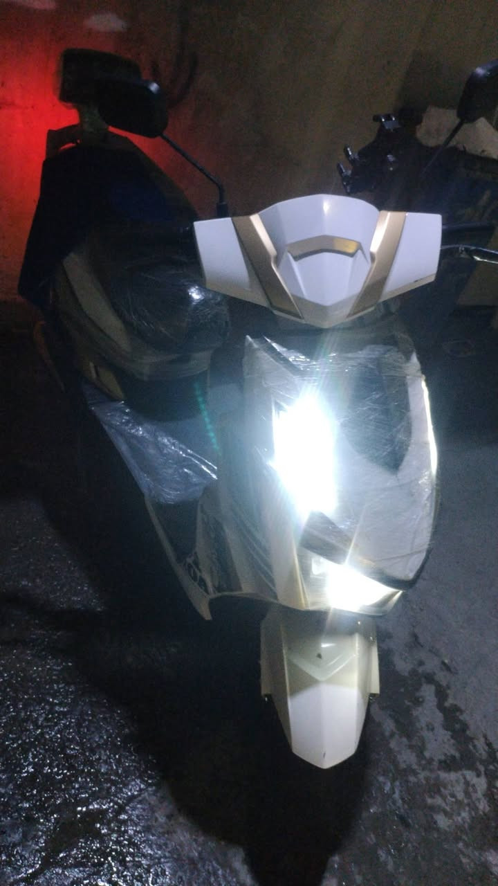 سلام عليكم
دراجة سكنس موديل 2025 مستخدمة 6اشهر  

6 بطاريات حجم كبير  سرعه حقيقي 80 ثلاث سرعات  تشغيل سويج و بصمه  ملف 2000  سعر 600 الف الابيض خاص او واتساب ***********
