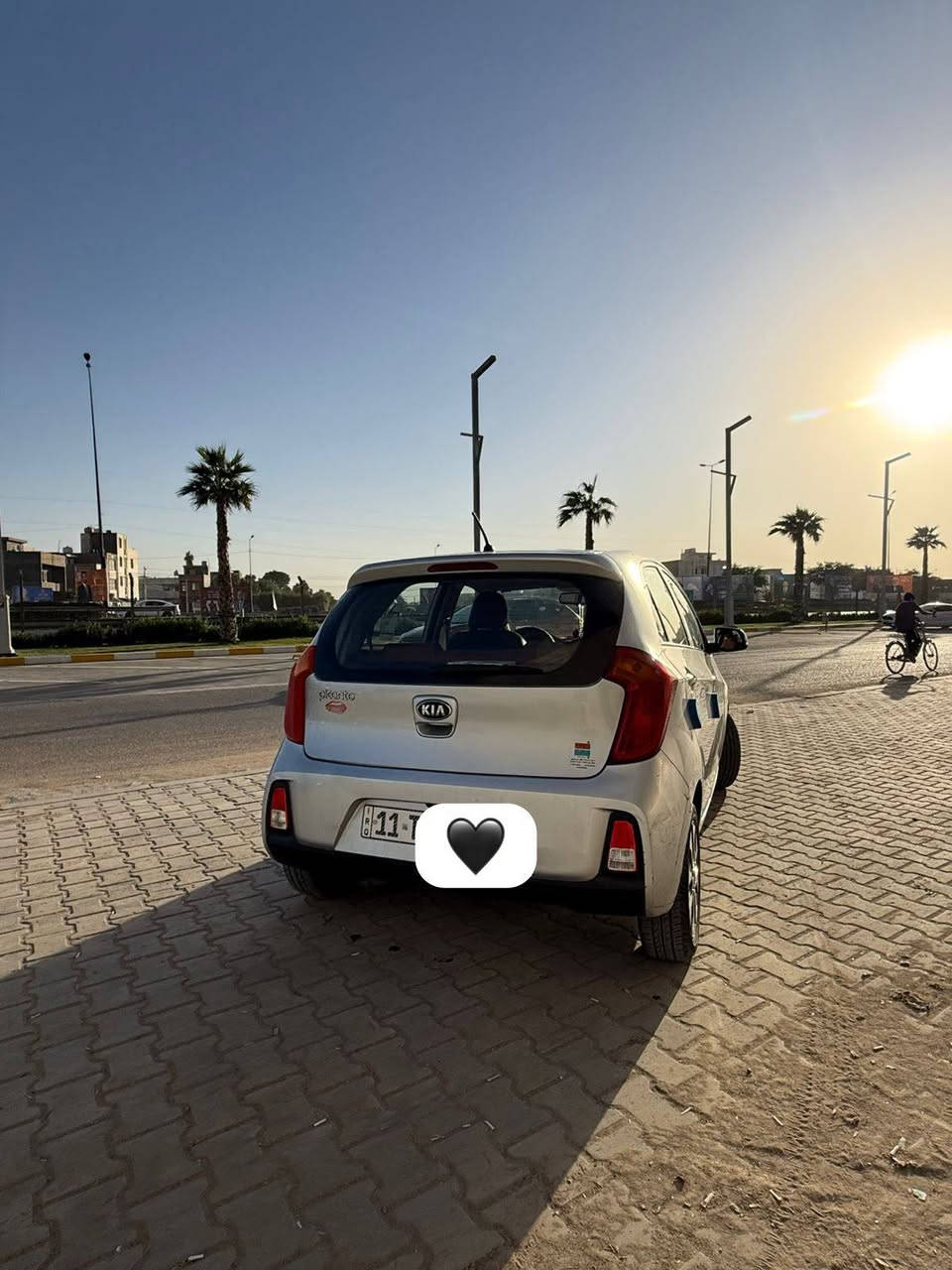 موديل ١٦ بس مواصفات فتحة وتحكمات استيرن وشاشة كلها ماعد البصمة بس بيها طخة بالدعامية ومصلحة بدون صبغ وبيها الجاملغ خلف السايق مصبوغ نصة اي ستفسار اتصال***********
