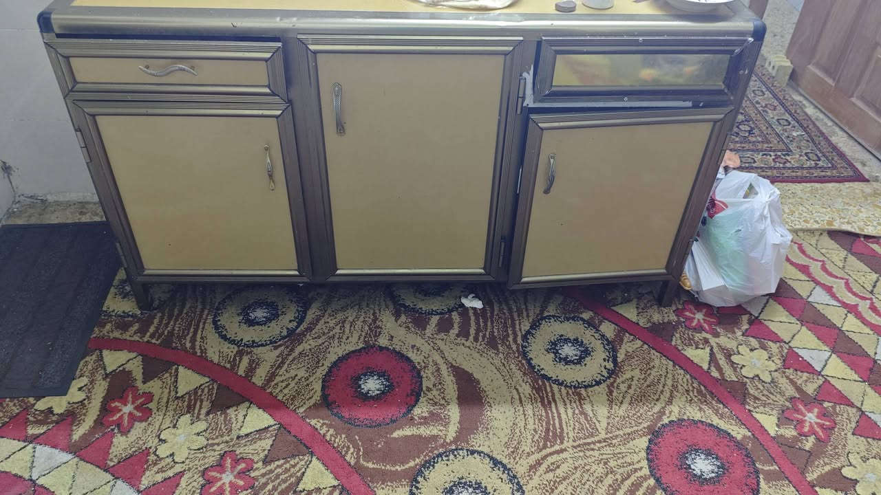 غراض للبيع
كوانتر وسنك 3 قطع 

ثلاجة فريزها فول شرط الفحص 
سبلت واحد طن aux انفيرتر استخدام اقل سنة يشتغل مولد ووطنيه

للتواصل 

***********
