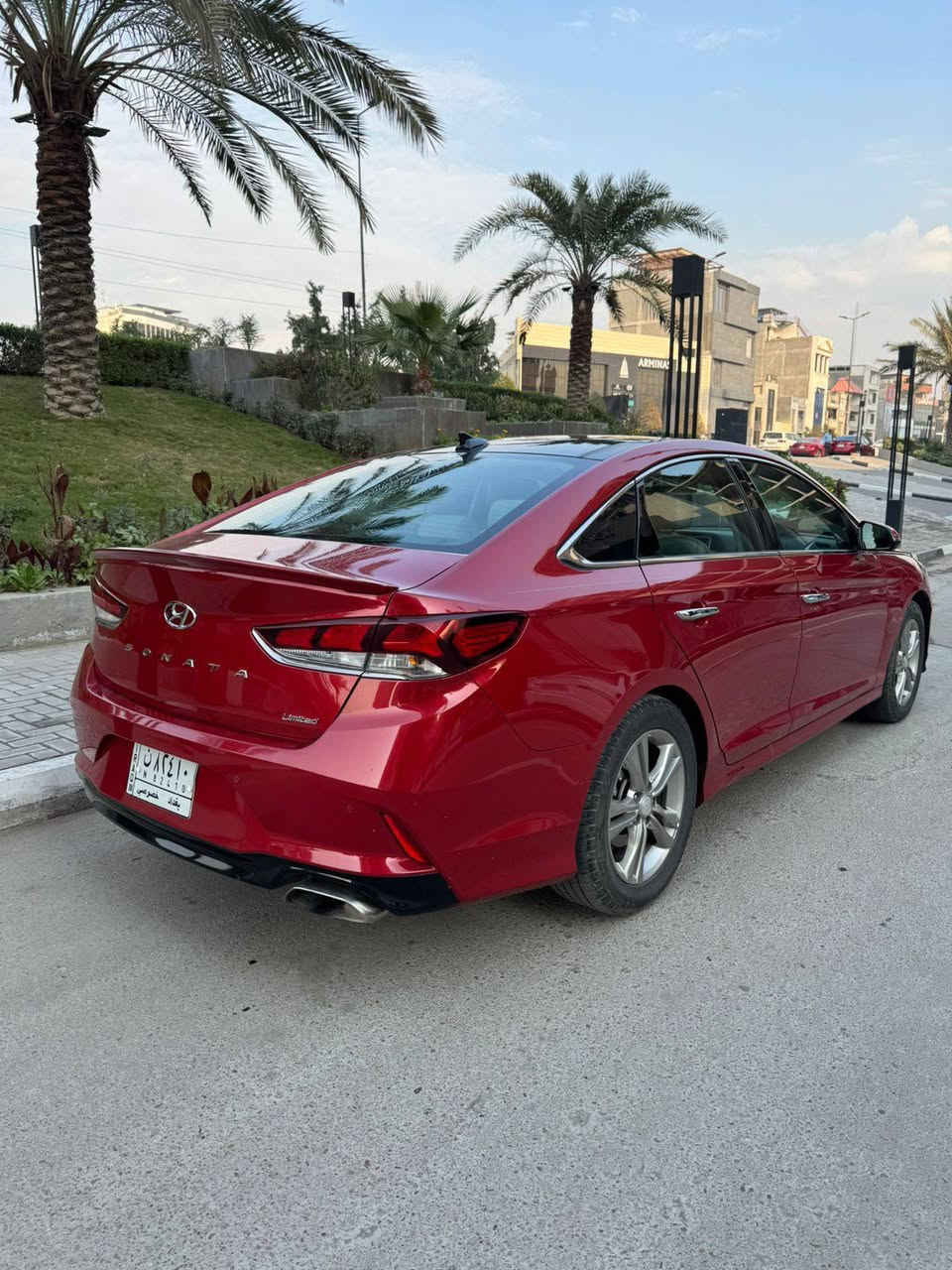 المواصفات : سوناتا 2019 امريكي
محرك 2400
. سقف بانوراما وسلايد 
. لايتات داينمك ( تتحرك ويه الستيرن ) 
. تحديد مسار 
. مثبت سرعه ذكي 
. تحذير تصادم امامي 
. بريك طوارئ رادار
. نظام مراقبة انتباه السائق رادار
. حساسات خلفية 
. كامرة خلفيه دواره
. نقطة عمياء 
‏. Auto hold
. هاند بريك بصمة 
. دخول ذكي 
. صندوك ذكي ( يفتح من تتقرب عليه ) 
. كراسي كهرباء ( امامي ) ( ٦ حركات + وساده مسند الظهر ) 
كشنات كهرباء
. خزن ذاكرة ل كرسي السائق 
. تبريد كراسي ( امامي ) 
. تدفئة كراسي ( امامي ) 
. تدفئة ستيرن 
. تبريد قطعتين امامي خلفي 
. تبريد شاشة 
. ابل كار بلي 
. بردات خلفية جانبية 
. مسند وسطي خلفي 
. دمام امامي 
. دمام خلفي 
. سماعات انفنتي 
. شاحن موبايل وايرلس 
. مراية وسطية تعتيم تلقائي 
. تحكم ستيرن جهتين 
. وضعيه قياده سبورت
سيارة فول وجديدة كلش 
رقم بغداد الجديد اخر شي وسنوية جديدة 
تحويل اي وقت 
السعر 153 وبيها مجال مكاني بغداد حي الجامعه رقمي للاستفسار ***********
