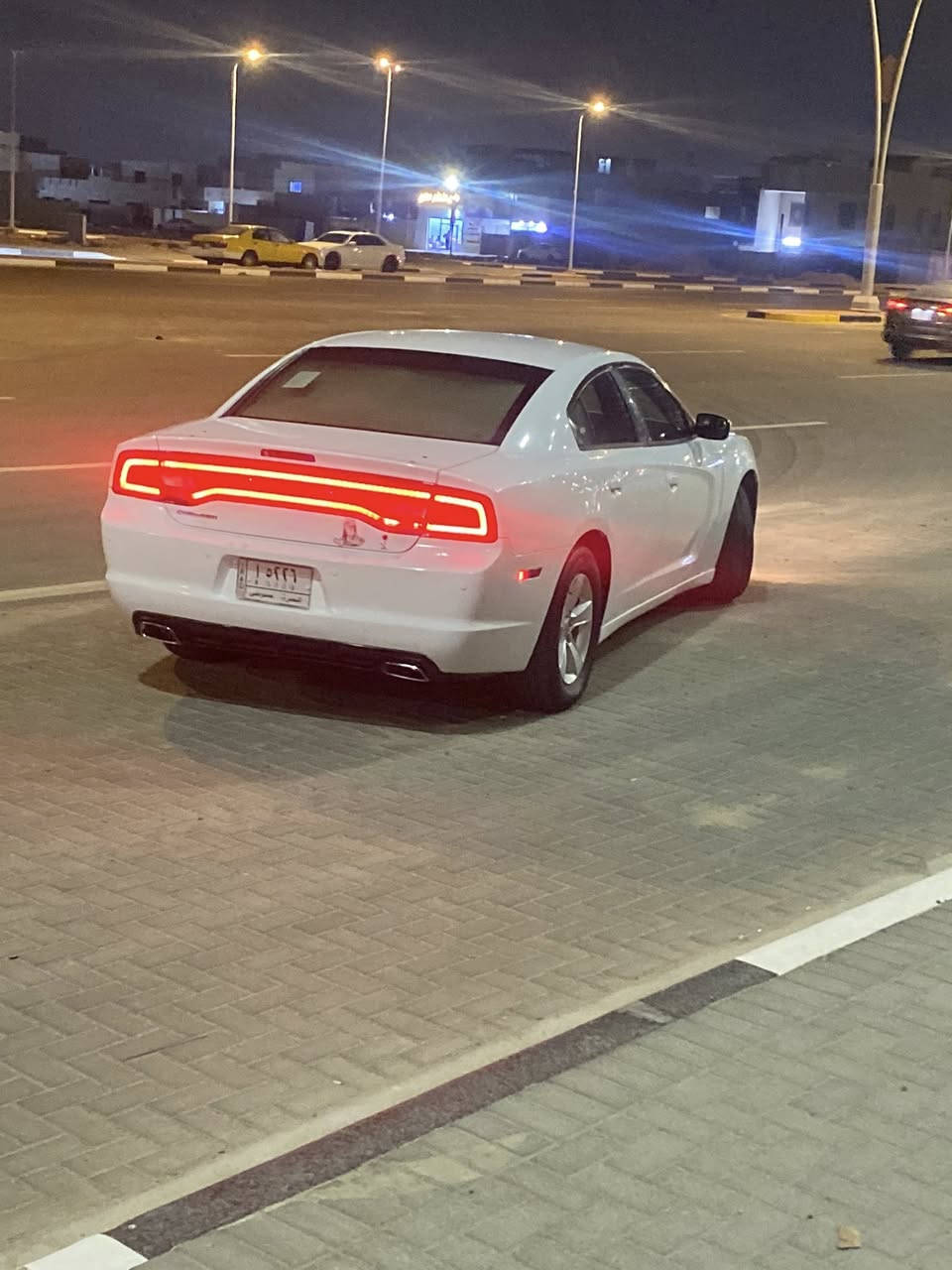 السلام عليكم
دودج جارج 2011 وارد امريكي

طابه كلين بس الدعاميه مكسوره وبالعراق صار بيها حادث بجم جاملغات بارد وصبغ والبنيد مبدل والجاملغات الخلفيه بيها ملاحظات بسيطه
مواصفات عاديه عميه السياره يرادلها تلكيط بيها شوي خياسات خفيفه ماشيه 198الف ميل ما مشتغله خط ب130$ وبيها مجال بسيط مراوس جارجر اوباما جالنجر واذا سياره مرتبه انطي فرق عادي مكانها  بصره سنويه مخلصه صارلها شهرين

***********
