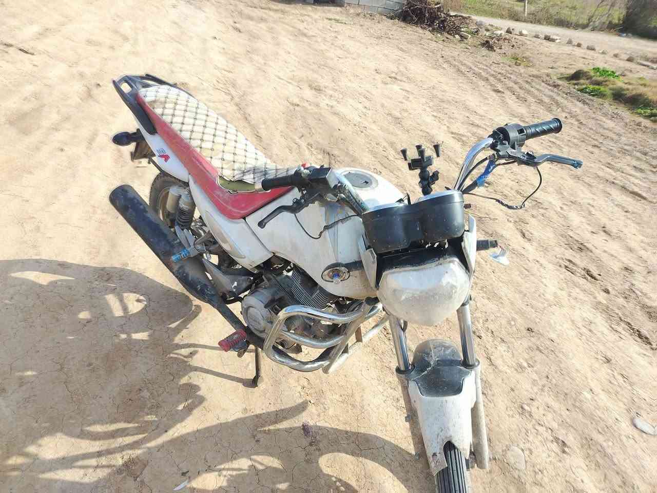 السلام عليكم شباب هاي الدراجه للبيع موديل 17 محرك 150سعر400 هذا رقم الاستفسار ***********
