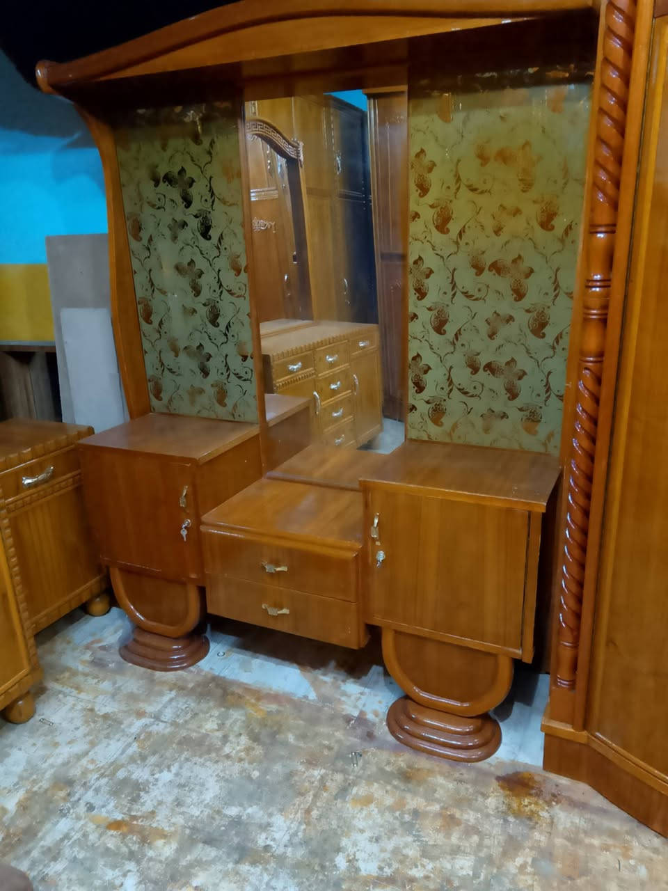 معرض ونجاره الواسطي لبيع الغرف التسكام المستعمل والجديد العنوان حي الجهاد للاستفسار***********
