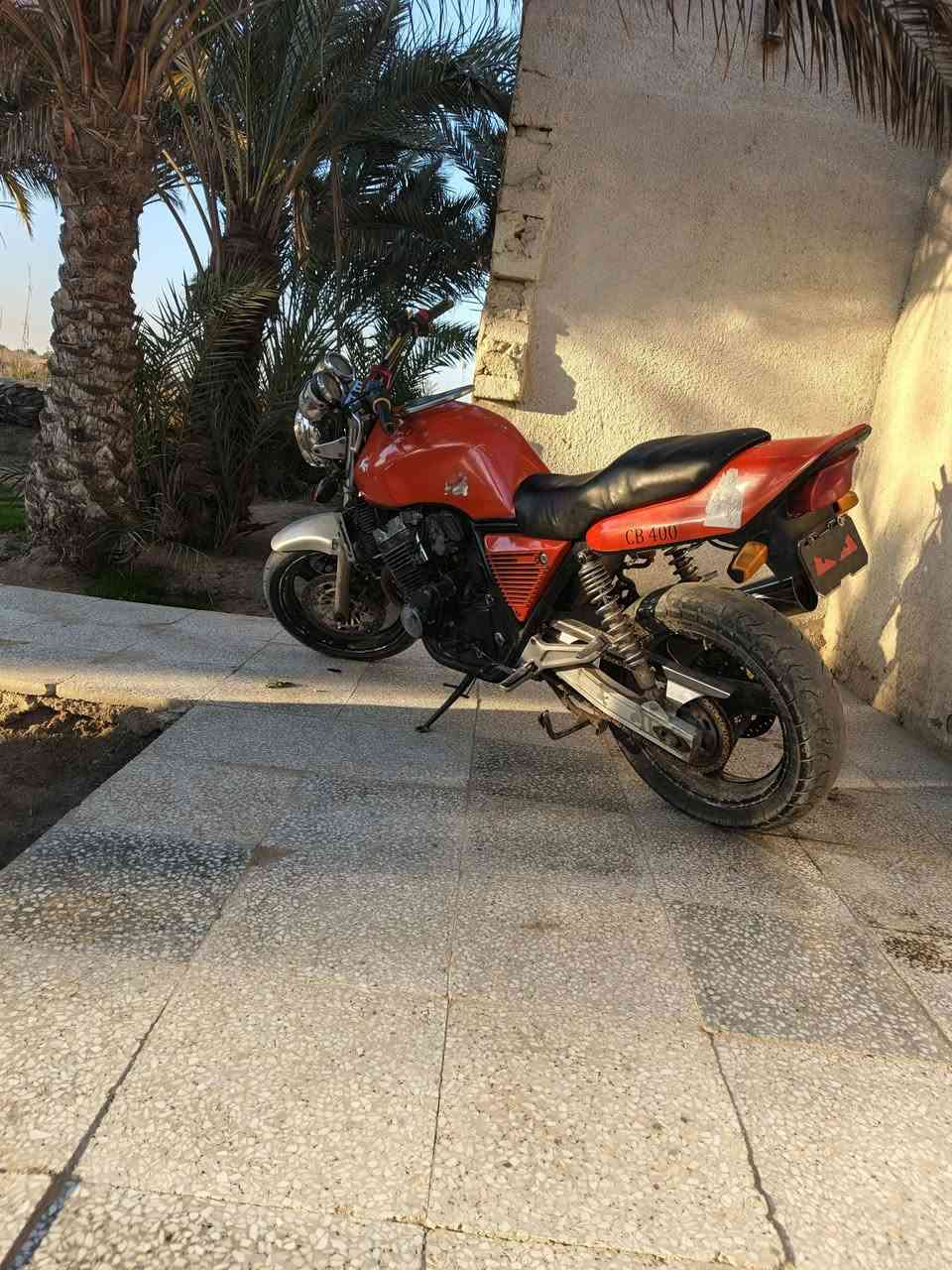 السلام عليكم.. 
دراجه cB400 جيل اول مكينه سوده ١٦ولف مبدل بوشه گير مكفول ضفيره مكفوله صالنصه كاتم ورياضي تايرات نضيفه الدراجه بلكاتها واكفه اكفلك كلشي اوراقها كامله ومنفيسها هم 
مال جناي السعر( مليون ) ترهم مراوس بآيفون 15برو ماكس 
واتساب ***********
         ***********
