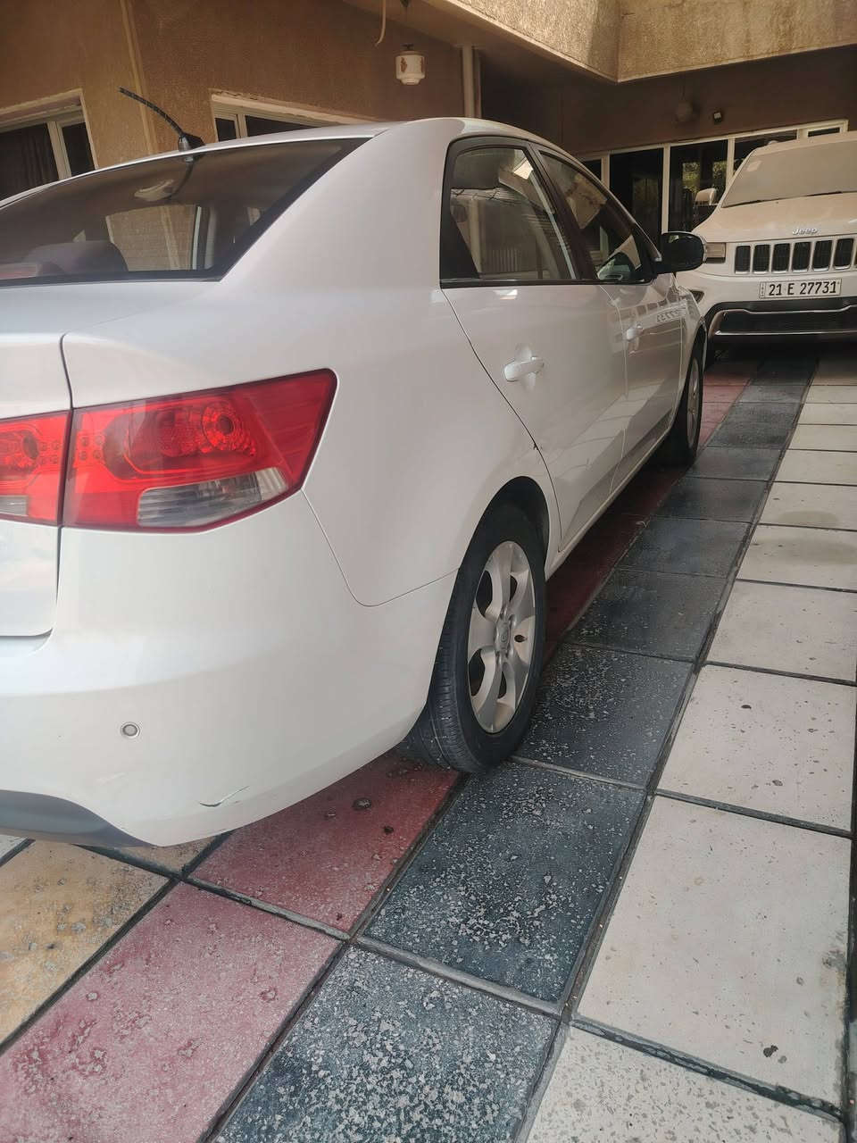 سيراتو ٢٠١٠ خليجي للبيع 
مكفوله كفاله عامه من الصبغ والتبديل
محرك ١٦٠٠ كير مكينه صدر مكفولات 
ماشيه 178 الف كيلو 
مواصفات ( فتحه / تحكم ستيرن / حساس خلفي / تبريد بيانو / وباقي المواصفات المعروفه ) 
رقم - اربيل الجديد هزه وسنويه جديده 
مكاني بغداد 
السعر 103 وبي مجال جداً بسيط 
للاستفسار :- ***********
