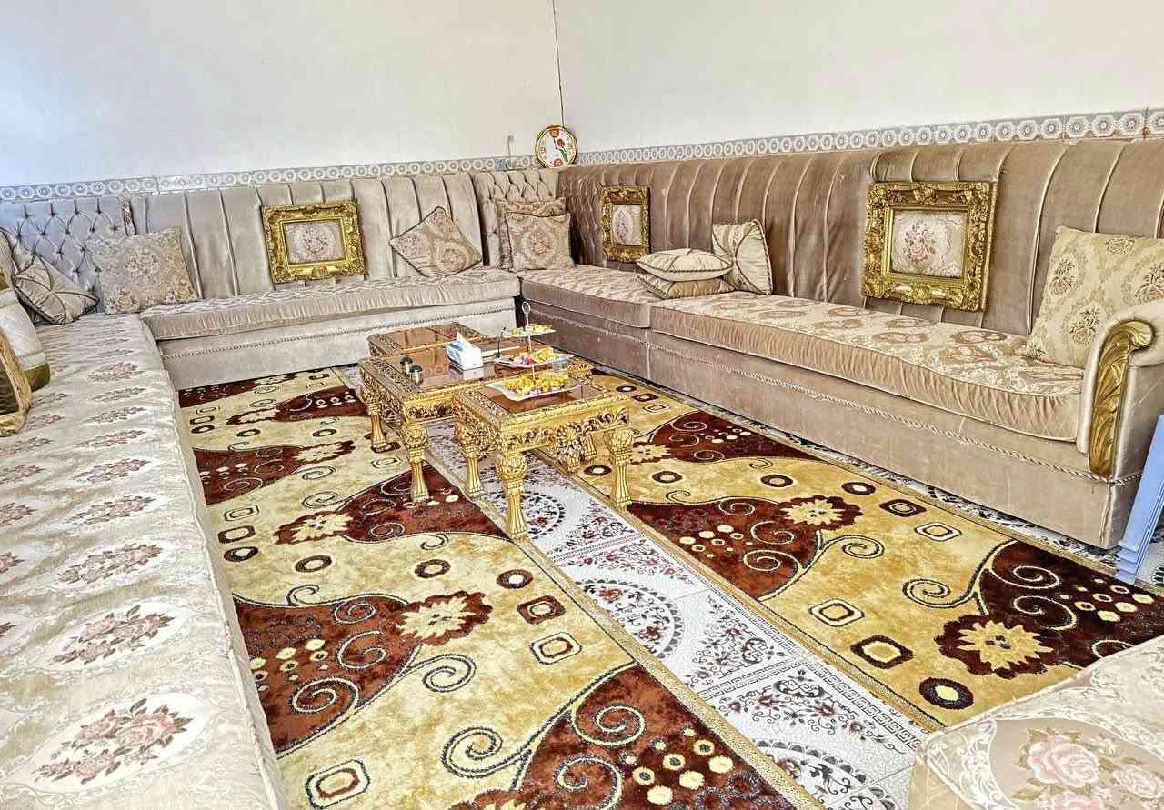 السلام عليكم
ديوان للبيع  16 متر 
جديد استخدام قليل 
نظيف جدا 
السعر 800 وبي مجال 
للتواصل***********
