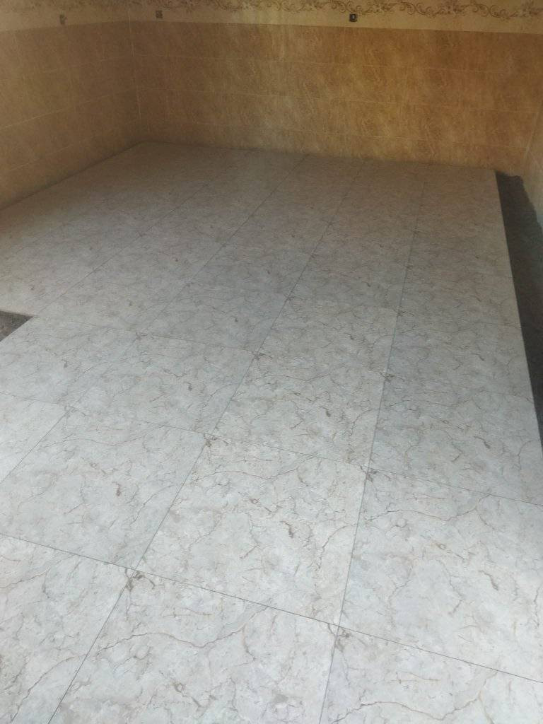 خلفه سيراميك ارضي بورسلين وشتاكير سطوح 
شغل درجه اولى المتر ب٥ 
‏‪***********‬‏
