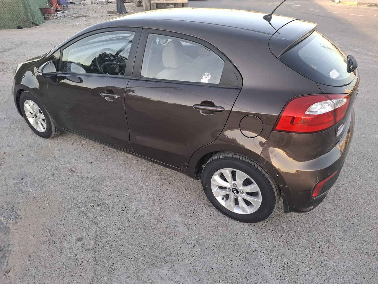 كيا ريو ٢٠١٦ خليجي محرك ١٦٠٠ دبل قطره محرك وكير شركه بلادي مكفوله من الصبغ والتبديل عدا بلبنيد وجاملغ موضح بصور السياره نظيفه ماشيه ٩٩ مكانه حي الأعلام 
***********
