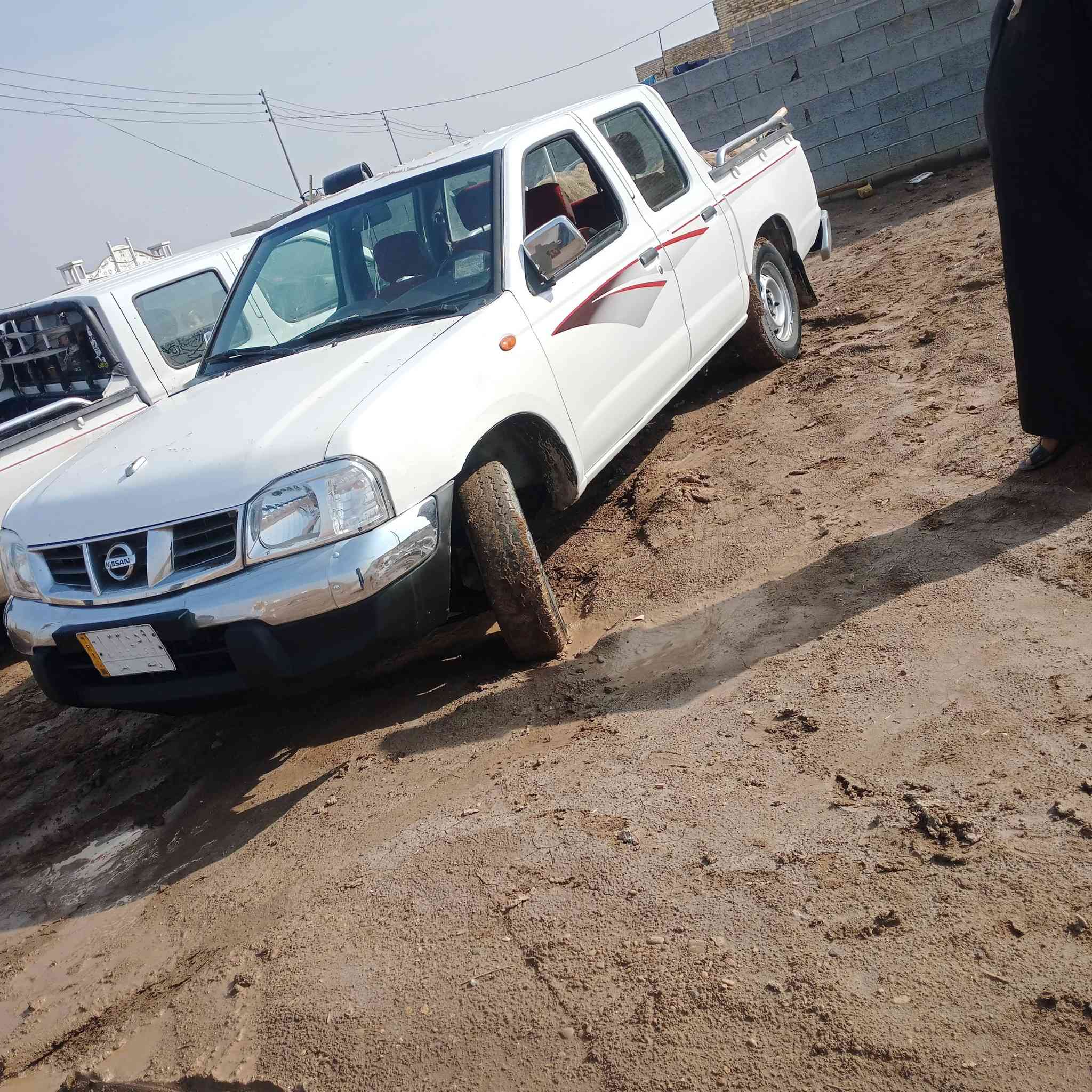 سلام عليكم سياره البيع نيسان موديل 14 ب قلعت صالح الحاب ينتصل ***********
