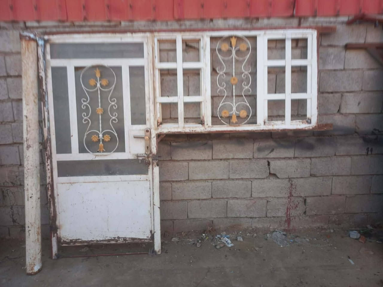 بوب حديد مع شبابيك للبيع 
العنوان المقداديه شهربان
***********
