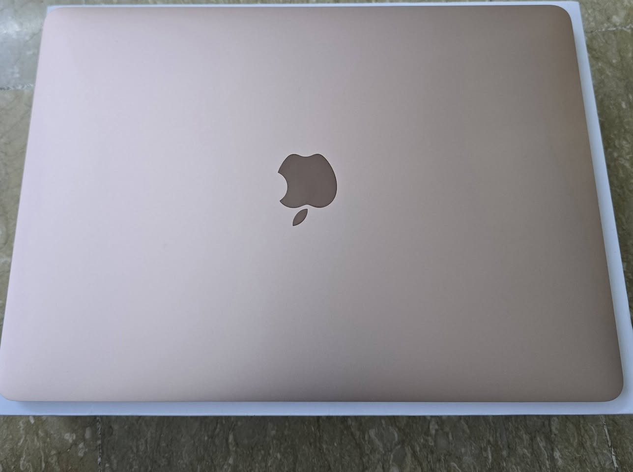 MacBook Air M1
المعالج: M1

​الذاكرة العشوائية (RAM): [ 8 كيكا]

​الهارد : SSD 256GB

​صحة البطارية: [ 97% ]

عدد دورات الشحن ( 23 ) دورة شحن فقط

كيبورد ضوئي عربي انكليزي ليزري بلادي 

​النظافة: أخو الجديد، مستخدم شي قليل كلش 

​📌 الملحقات:  الشاحنة الأصلية ، والكارتونة  

💰 السعر: [ 750,000 ] دينار عراقي 

​📍 المكان: بغداد / حي الجهاد تجي من الباب تاخذة

📞 للتواصل  ***********
