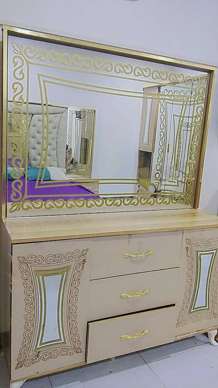 غرفة نوم تركيه
عائله وضعهم تعبان وعدهم مريض يريدون يبيعوها 

السعر 450 وبيها مجال 

للتواصل 

***********
