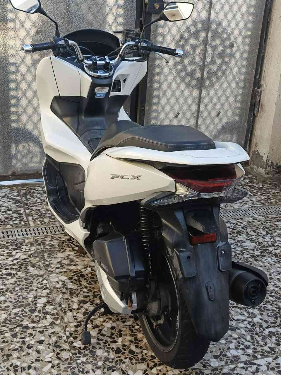 سلام عليكم بي سي اكس جيل الثالث
وارد كوري مكفولة كفاله عامه 
ماشيه 49 الف لون أبيض صدفي
مكينه كلجات خير من الله ستان حساس
حساس زدحام شرط كله اصلي
سكن بغداد حي النصر   ***********
