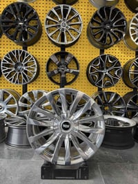 الاطارات ويل كاديلاك اسكاليد   موجودة   حجم22  اصلى شركة وكاله بلادى  ...