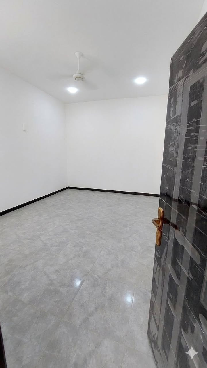 🏡🔥 بيت حديث للبيع – فرصة ما تتعوض!
📍 البصرة – أبي الخصيب – السبيليات (قريب للشارع الداخلي)
📐 170 متر
سعره ٦٥ وقابل للتفاوض 
📄 طابو زراعي عراقي
✨ يحتوي على:
غرفة + صالة + مطبخ + ديوانية + صحيات داخلية وخارجية
🏠 بيت جديد جاهز… تستلمه بنفس اليوم!
📞 *********** البصرة, العراق
