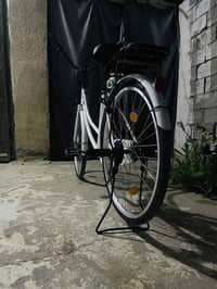 عندي بايسكل جديد لبيع السعر 70وبي مجال  مكاني الشعله 07807715796