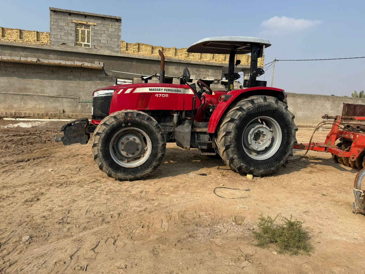 سلام عليكم مكلف للبيع مكينه مديل 2016 نوع فوركسن ماسي. صفرجاج سوبر دفع ربعاي القوه90  مع دسك مع فدان 

مكنيه كفاله من كلشي استخدام شخصي من شريكه لحد الأن عنده مامتعوبه نضيفه جدآ 

الاتصال ‏‪***********‬‏

السعر 20مليون
