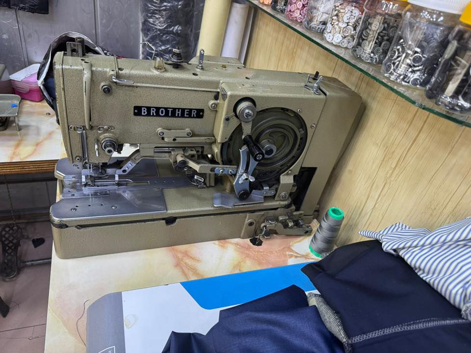 مكينة  براذر اصلي بيت دكمة ومكينة دكمة للبيع للاستفسار *********** شغال اي عيب مابي
