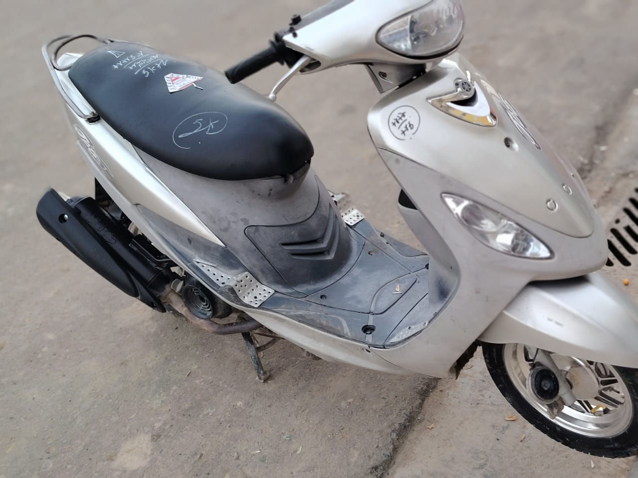 سلام عليكم دراجه ماكس منغولي للبيع دراجه مكفوله بوشه 49بلاد دراجه مال رمبه صايرلها 6شهرمن نازله وراق بسمي دراجه بيها وياله نجمه وصالنصه رياضي FMوهورنات سيدان زوج سعر دراجه ب800وبيها مجال مكان ميسان رقم الهاتف ***********الاستفسار فقط نتصال
