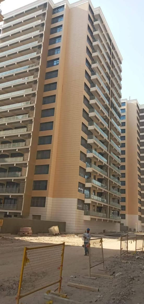 إلى جميع الشركات وأصحاب المولات والمستشفيات ومجموعة السكنية يتوفر لدينا فريق ومعدات اختصاص في تغليف الوجهات البنايات لطلب والاستفسار التواصل على الواتس ***********
