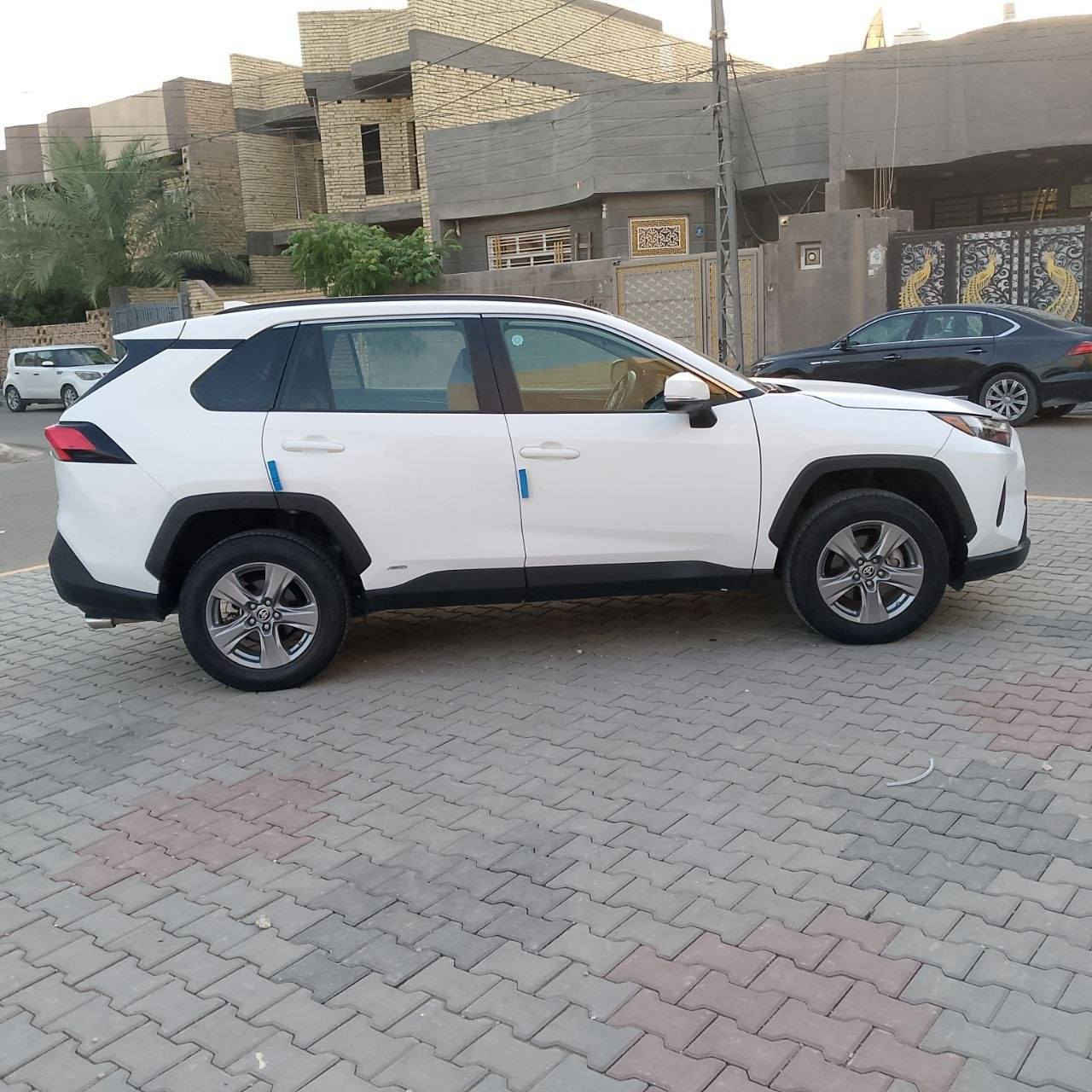السلام عليكم موديل 2023 راف فور LE وارد امريكا ياباني اصل هايبرد بانزين كهربائية
ما محوره بلاديه ايسر
اربع نضامات سرع 
وكلشي موضح بل صور
سياره جاهز من كل شيء 
صور الحادث والسونار مرفوقات بالمنشور
رقم كربلاء 
 عنوان السياره كربلاء                                                                            ***********                                                              سعر 180
