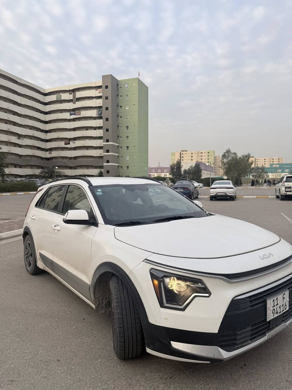 السلام عليكم اخوان
نيرو موديل 2023 

ماشيه 17 الف ميل مشي امريكا 

السياره جديده جداً 

الحادث تبديل جاملغ الأمامي جهه اليسار نفس اللون والباب ايضاً 

المواصفات معروفه للنيرو كشنات تدفئه شاشه دجتل كشنات كهرباء منفذ UBS و AUX وبعد هواي مواصفات 

السياره للمراوس بالنترا ان 

للاتصال *********** أو راسلني خاص وتدلل
