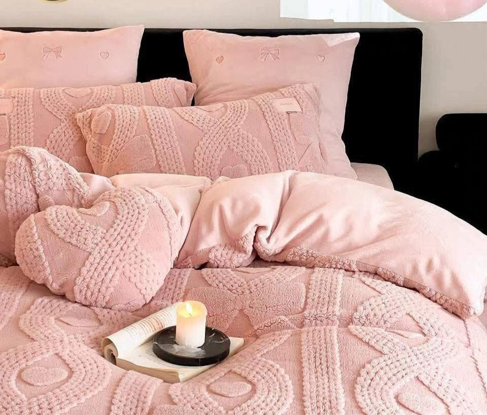 👈👈مفروشات الحياوي 👉👉👉
سيت لحاف بوهيمي نقش ضاهري 
اللحاف صنع بعناية وفخامة لا توصف 
محتويات 7 قطع 
* لحاف قياس 220x240
* شرشف قياس 180x200+30
* وجه مخدة بوهيمي عدد 2 
* وجه مخدة مخمل عدد 2 
* قلب ديكور بوهيمي عدد 1 
العنوان/ سوق الكوت الكبير قرب بيت ابو الهوئ
***********    الحجز   عل واتساب
