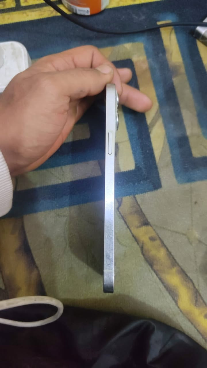 السلام عليكم
آيفون ١٢ برو ماكس بذاكرة ٢٥٦
بطارية ٧٥بي خلل شاشة وسماعة فقط 
للاستفسار واتساب ***********
