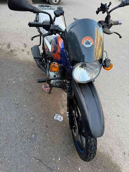 مستعجل على البيع
بوكسر موديل 23 شاصي 21 الدراجة مال ولد صديقي متروكة الولد رحال وتاركها اشتغلت شهرين دليفري وشاف الشغل تعبان وقرر يبيع ، الدراجة نظيفة شوفة عينك شلعة ومعدل مكفولة جيب أي فيتر أو نروح اني وياك لأي فيتر( داخل )رقمها بغداد انكليزي 
السعر 2 و250  بيها مجال شي قليلللللل 
مكاني الاعظمية شارع ابو حنيفة النعمان 
***********
