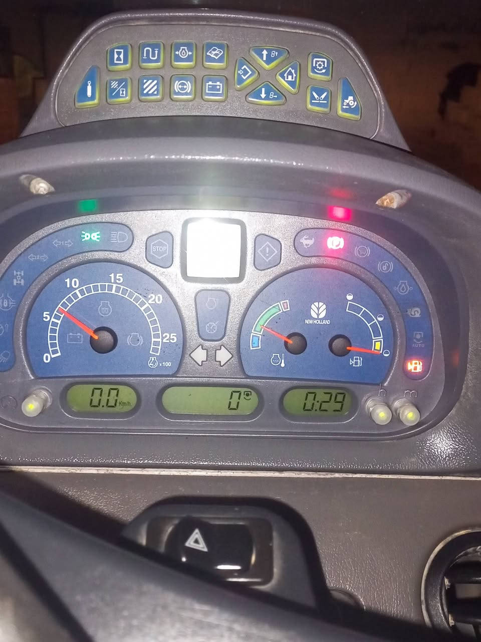 نيو هولند ١٣٥ كير نص  عادي  انجكتر رقم ااربيل  للبيع او مراوس    ‏‪***********‬‏
