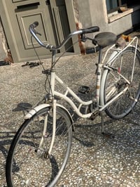 دراجة هوائية حجم (27) للبيع  العنوان حي اور خلف نادي النفط الرياضي 077...