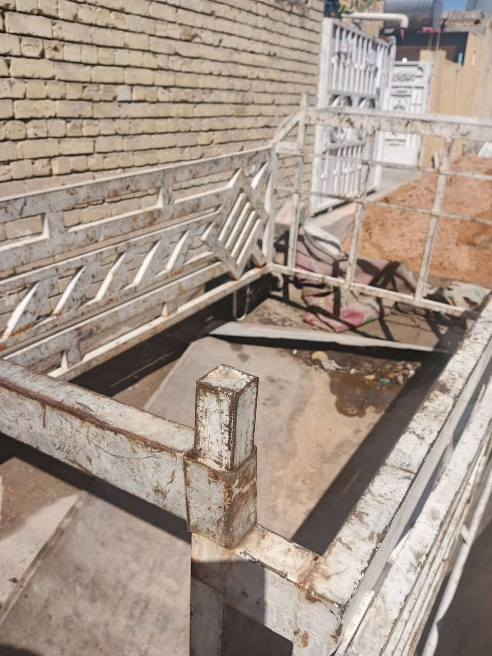 السلام عليكم متجر للبيع سعر 180 ـ***********
