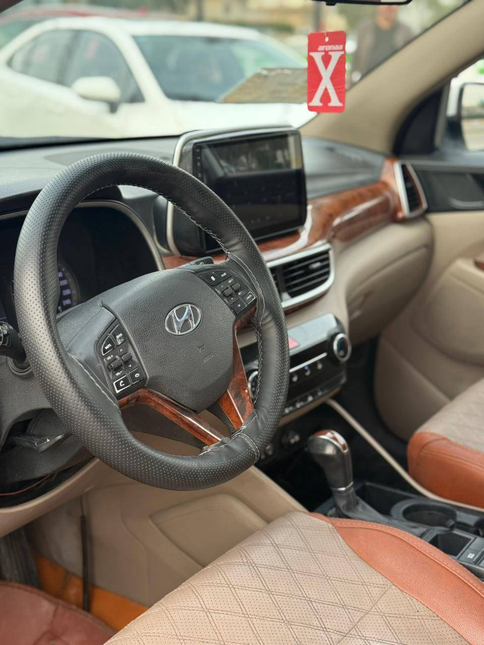 ....سلام عليكم توكسان 2019 خليجي السيارة بصمة كشن كهرباء جلد مري شفط تحكمات محرك كير تخم تاير كفالة شاشة كار بلي واير ليس اواكس رقم بغداد مكفولة من الضربة والصبغ فقط بارد بل بنيد  السعر 188$ مكاني بغداد البلديات رقم ***********.
