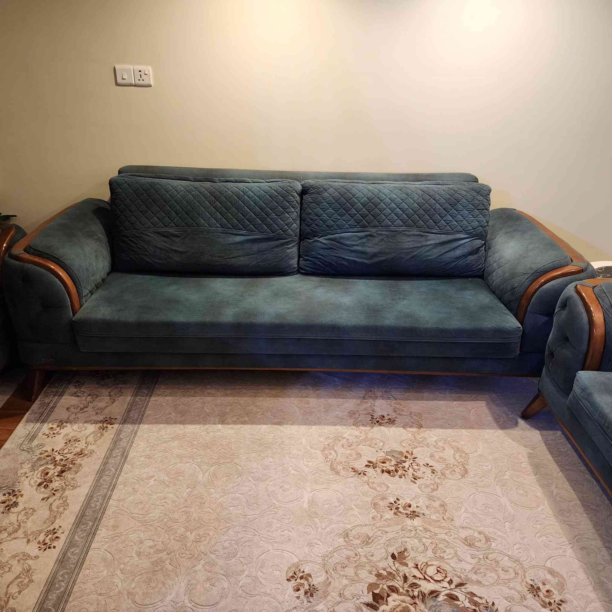 السلام عليكم ..
تخم تركي اصلي ماركة (Ulas Koltuk)
 10 مقاعد مستخدم نظيف جداً ..
سعر (مليون💵) وبي مجال بسيط 
رقمي: ***********
عنواني:بغداد الدورة شارع 60 منطقة ال120
