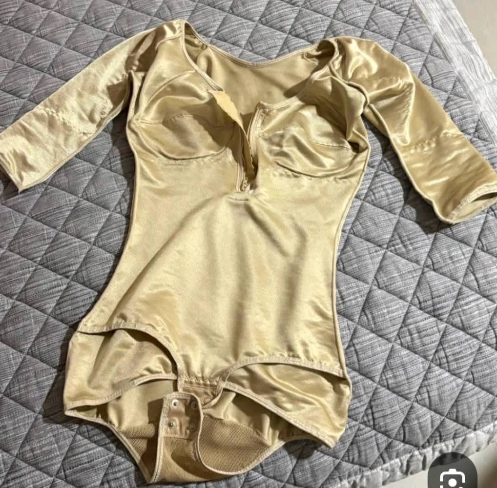 مشد كولمبي قياس لارج ومشد لاخ بكيني قياس سمول مكان غزاليه نهاية شارع الضغط قرب حسينية جعفر الطيار 