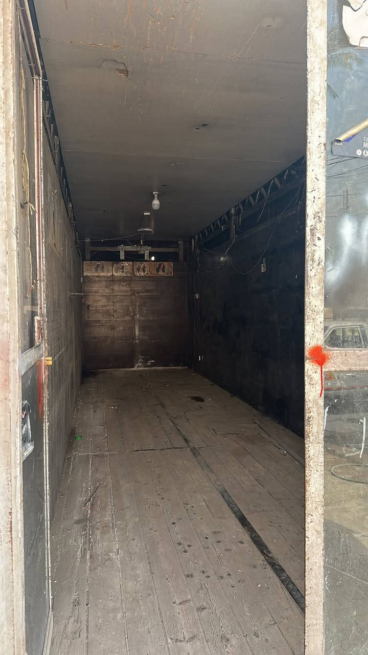 السلام عليكم  كرفان للبيع الماني الصنع من الداخل كله تغليف هو بالاصل براد حافظه للتواصل ***********
