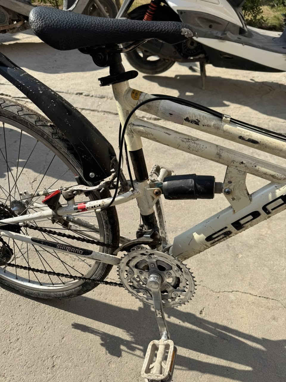 سلام عليكم بيسكل مال باله ياباني  كامل ما بي نقص للبيع  سعره ١٠٠ بغداد الشعب ***********
