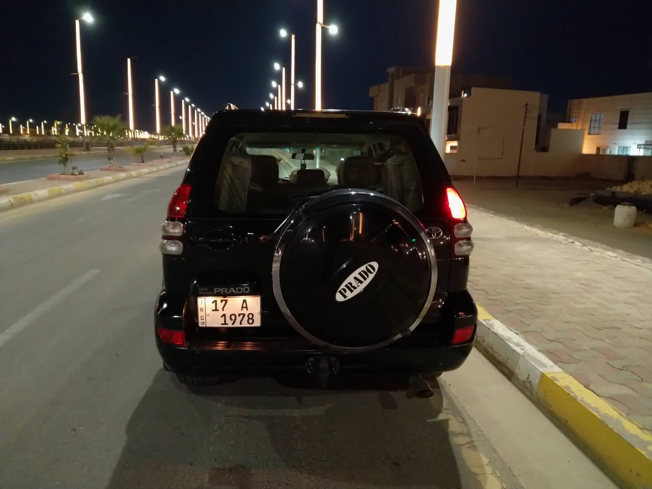 السلام عليكم.    للبيع او المراوس حسب القناعه تيوتا برادو مويل 2007
رقم مثنى دولي سنويه مجدده شرط تحويل مباشر 
مصبوغه عام 
محرك 6 سلندر كير اوتماتيك دفع رباعي 
7  راكب 
تخم تاير ويل كب 
داخل جديد  كهربائيات كلها شغاله 
سنتر لوك 
لايت زنون 
شاشات بالتچاوي 
صدر جديد 
سياره جاهزه ومال جناي 
العنوان.   الرمادي الصوفيه للاستفسار هاتف ***********
