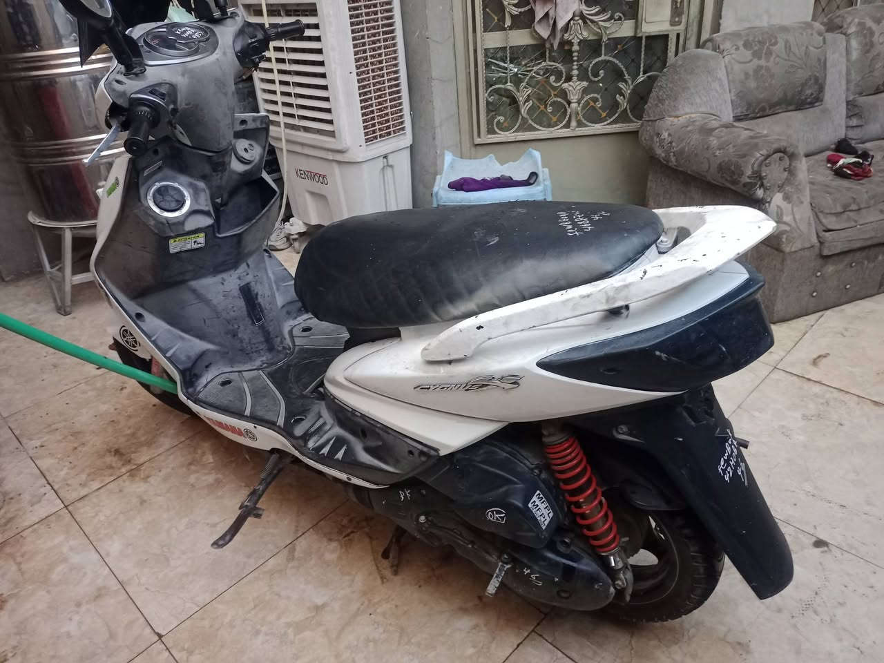 السلام عليكم للبيع سكنس فحل ياباني كابريتر دراجه ابلاديه كفرات اصليه ومختمه شلعه  ومعدل لايت زنون كهربائيات كلها شغاله تايرات جدد محرك اخرس لاتبخير ولانضوح مكان الدراجه بغداد حي الجهاد 500سعرها *********** و ***********متواجد وات ساب ملاحظه سلف وهندر بكل وقت
