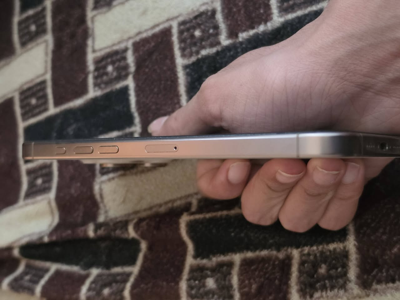 ايفون 16 pro max بطاريه 88 
نظيف جدآ مراوس مع اس 26 الترا256 
للتواصل ***********
