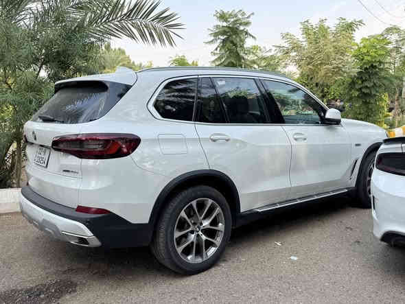 🚗 BMW X5 xDrive45e 2023 
هايبرد – بلكن 
وارد أمريكا / كلين تايتل / بدون ضرر
رقم أربيل 

🔥 مواصفات السيارة:
 • وارد أمريكي بدون ضرر وكلين تايتل
 • هايبرد (بنزين + كهرباء) 
 • محرك 3000cc – 6 سلندر تيربو
 • ماشية 57 ألف ميل
 • كاميرات 360 درجة رؤية كاملة
 • داخلية LED ألوان متغيرة
 • لون أبيض خارجي 
 • دفع رباعي xDrive
    •      فتحة بانوراما 
    •     جكات 
    •     فتح الصندوق بالقدم
    •     رادارات
    •.    انارة استقبال
بعد هواي مواصفات

🔧 السيارة نظيفة فحص بأي مكان يعجبك وما تحتاج شي
سعر السيارة 44000$ و بيها مجال يعني 4 شدات و 40 ورقة و بيها مجال .
مكان السيارة الرمادي
رقم صاحب السيارة / ***********
