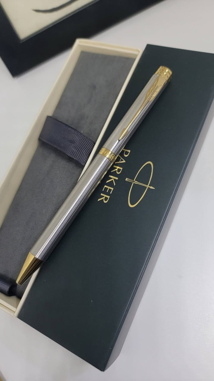 سيت أقلام باركر فوليو بريطاني الصنع
الحالة : غير مستخدم نهائيا و بالعلبة الاصلية
سنة الصنع : التسعينات
بلد الصنع : بريطانيا
حجم النبلة : F للحبر طلاء 18 ثابت 1mm للجاف 
ميكانيكية القلم : سحب بالنسبة للحبر . فر بالنسبة للجاف
البدن معدن و حامل الورق باللون الذهبي
السعر 50 الف فقط مع علبة حبر 50 مل هدية


**إذا كنت صاحب هذا الإعلان وتريد حذفه لأي سبب، رجاءا أرسل رسالة إلى الدعم الفني**