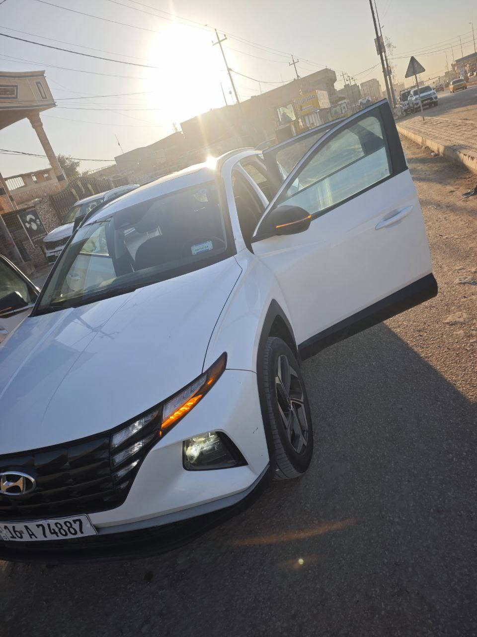 توسان( هاترك) موديل 2022ابيض صدفي مميز 
حادث خفيف بين البيبان بدون اي تبديل او بارد فقط صبغ ع وضع الشركه رقم قادسيه حلو 
فول مواصفات 
مستعجلين ع البيت لغرض البناء  السعر اتصل عالرقم 
***********
او ع الخاص 
وبالعافيه ع الشراي
