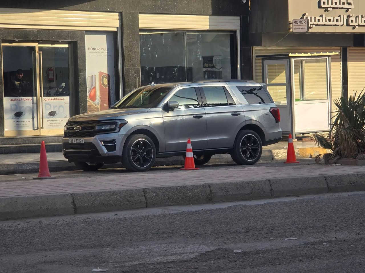 Ford Expedtion 2023
فورد اكسبدشن لمتد استيلث 2023

رقم الشاصي:
1FMJU1K84PEA26398

محرك ٣٥٠٠ توين تيربو 

كير ١٠ نمر

كاميرا ٣٦٠ درجة

حساسات امامية

نقطة عمياء 

نظام المحافظة على الخطوط 

بريك تلقائي

شحن وايرلس

پانوراما

دوسات كهربائية

گيج شاشة

شاشة وسطية ايباد

السرة الثانية والثالثة كهربائية

صندوق شفط 

اضاءة داخلية

رادار تفاعلي 

ويل رياضي بلادي

سعر 310 $

واتساب 
***********
