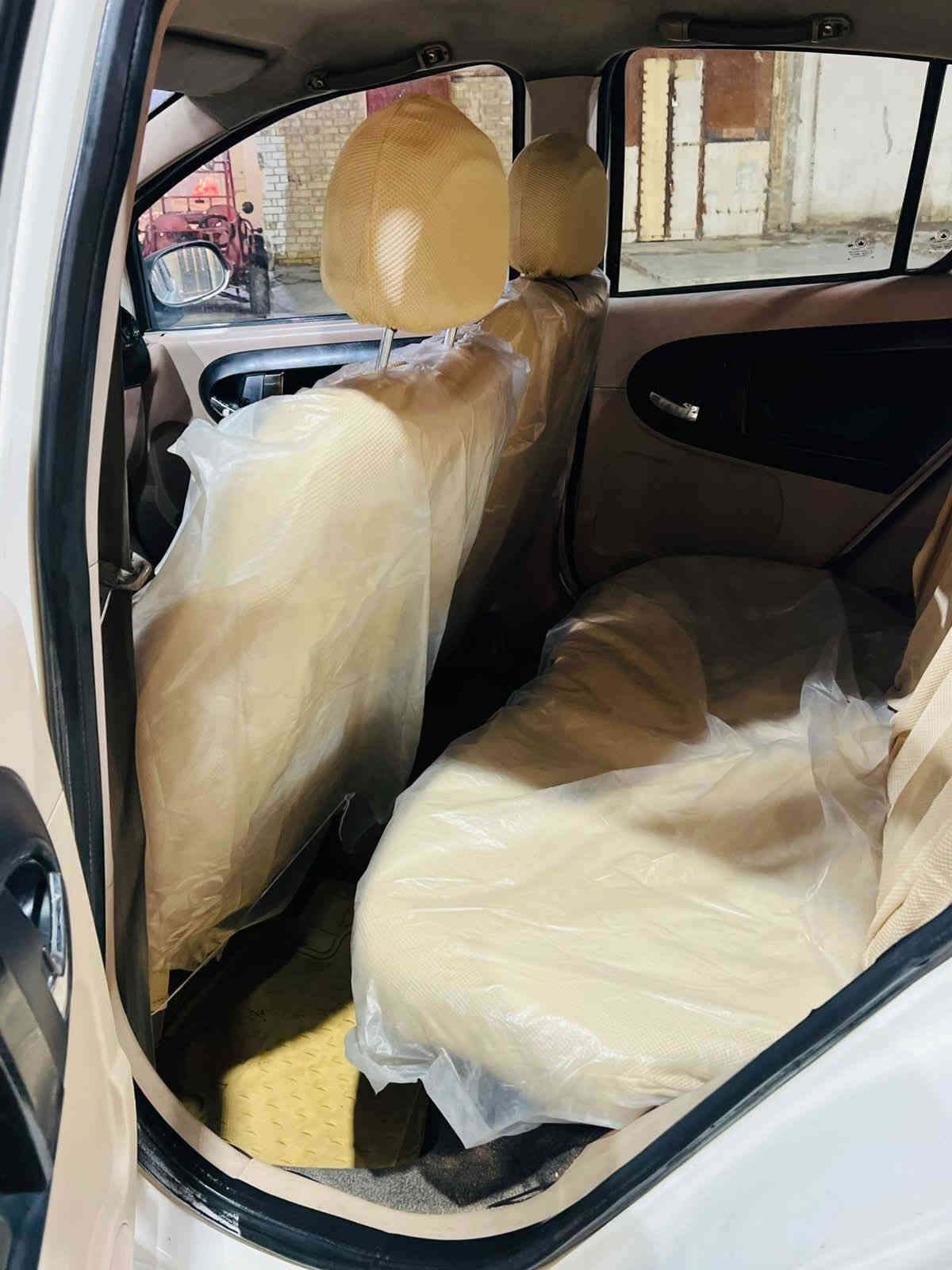 باندا 2013
بيها قطع صبغ متفرقه ابيع حزام
كير مكينه كفاله
تبريد ثلج حديديه جديده
سعر 43 ورقه بيها مجال جداً بسيط
استفسار ***********
