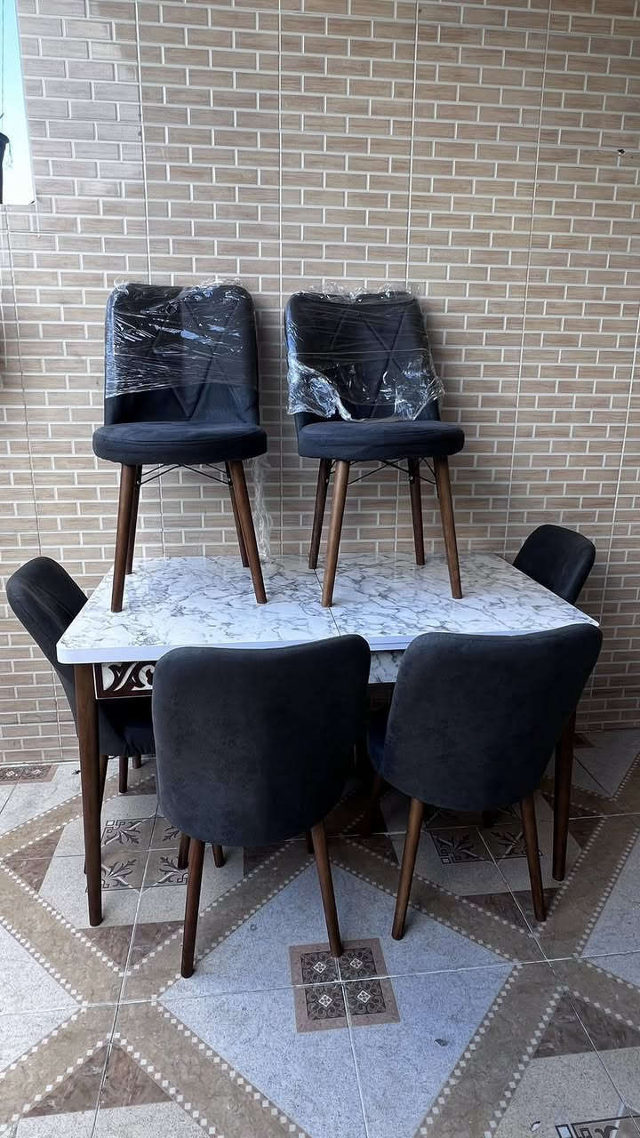 مرحبا للبيع ميز طعام ابو (6) كرسي يتكبر ويصغير الميز نضيف وبدون عيب مستخدم قليل جداً  سعره 125 الف 

اربيل هفلان 
***********واتساب
