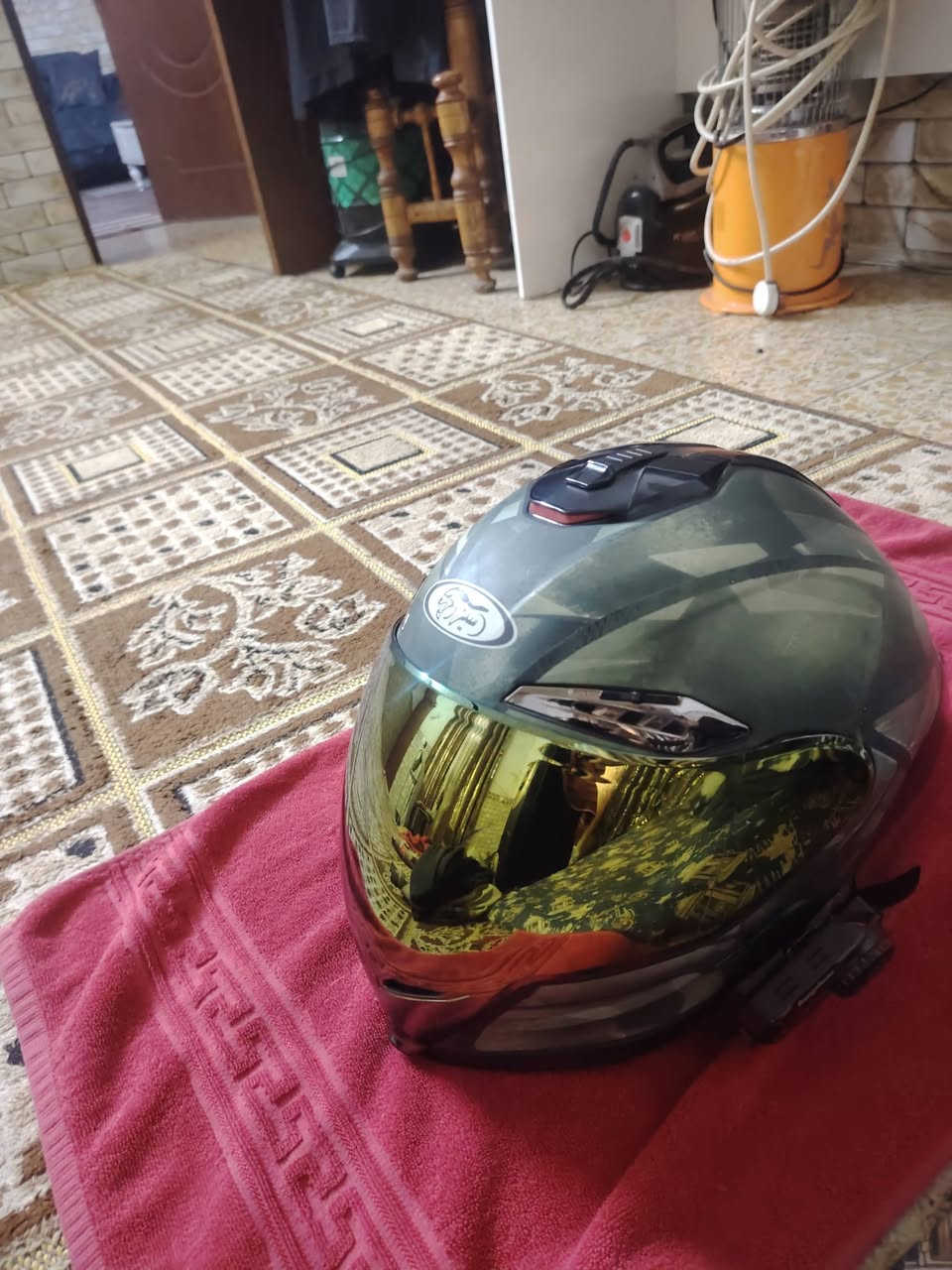 سلام عليكم
خوذة شركة سيزر للبيع 
استعمال قليل جدا 
سماعه شغالة وصوت واضح بلاتصال 
سعر 75 الف  وبيها مجال 
العنوان بغداد الزعفرانيه 
***********
