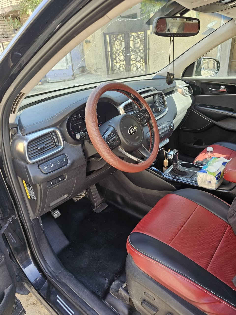 بسم الله الرحمن الرحيم... 
السلام عليكم... 
كيا سورينتو 2016 فئة SX V6 وارد امريكي
مواصفاتها معروفة 
محرك 3300 GDI 
كير ومحرك وتبريد كفالة عامة
حادثها بنيد معدل فقط مو مبدل 
لا لغود لا شواصي + جميع الايرباكات سليمة 
سنوية جديدة 
ماشيه 82 الف ميل 
سيارة نظيفة ما تتعب عليها 
السنوية بإسمي
السعر 185$ وبيها مجال بسيط للشراي 
للتواصل والاستفسار 
المكان بغداد الدورة 
*********** الاتصال فقط
*********** واتساب
